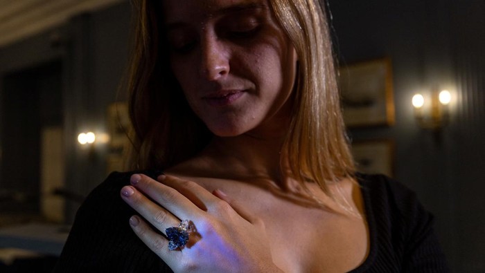 Christie’s auction house intern Carola Chiadini holds the 