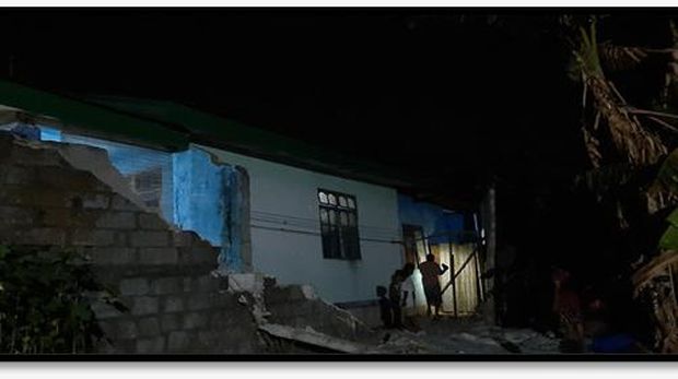Kerusakan bangunan imbas gempa M 6,3 di NTT