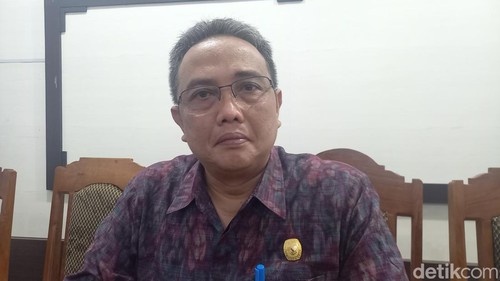Ketua KPU Buleleng Komang Dudhi Udiyana ditemui usai penetapan DCT di Kantor KPU Buleleng, Jumat (3/11/2023).