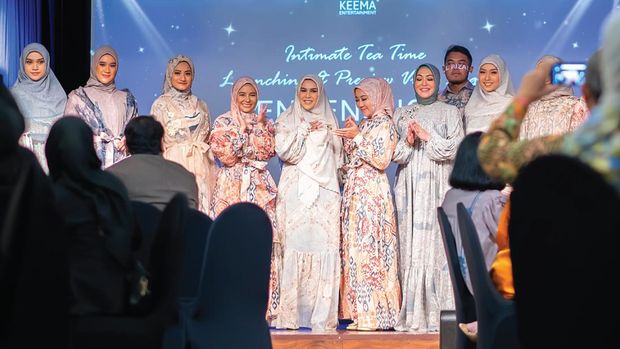 Fashion show dari Khanza Maryam ramaikan peluncuran video klip lagu Angelina Sondakh.