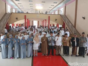 Ratusan Kiai dan Bu Nyai di Jatim Dukung Prabowo-Gibran