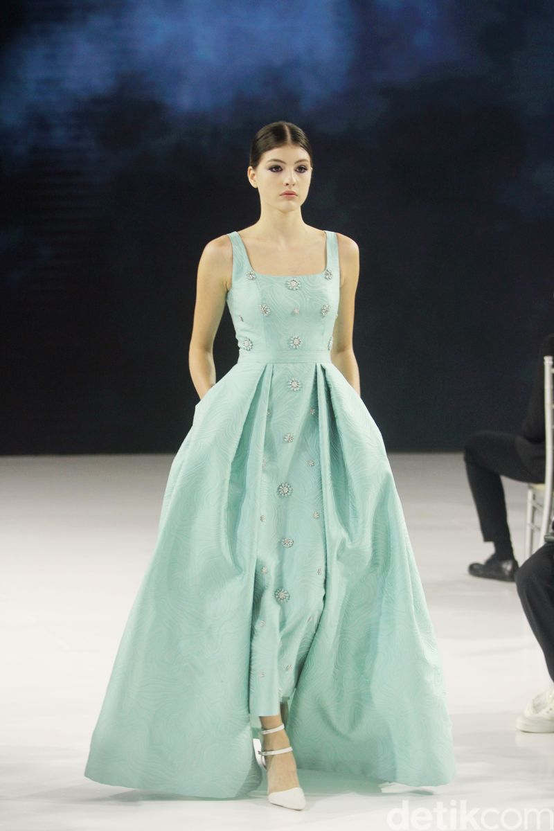 Koleksi Sebastian Gunawan X IPMI di Ballroom The Langham