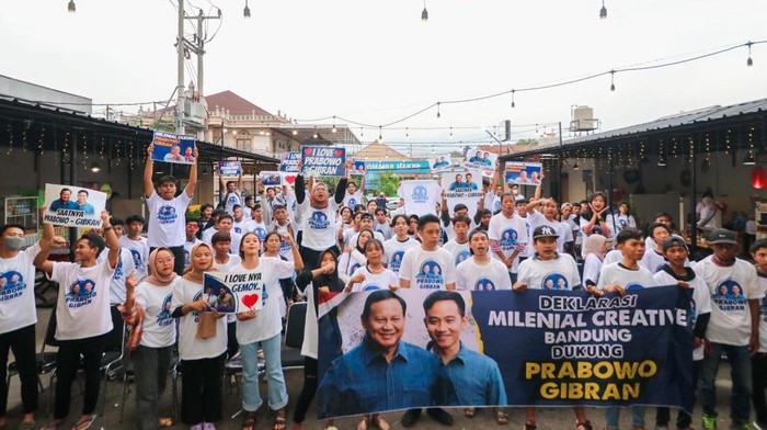 Komunitas milenial di Bandung mendeklarasikan dukungan untuk pasangan capres Prabowo Subianto dan cawapres Gibran Rakabuming Raka di Pilpres 2024. (dok ist)