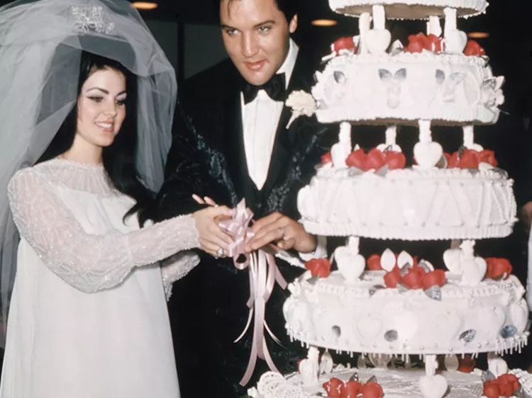 Klasik hingga Mewah, Ini Penampilan 10 Kue Pengantin Selebriti Dunia