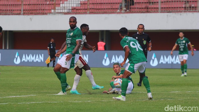 Laga PSS Sleman vs Bali United di Stadion Maguwoharjo Sleman, Jumat (3/11/2023) sore.