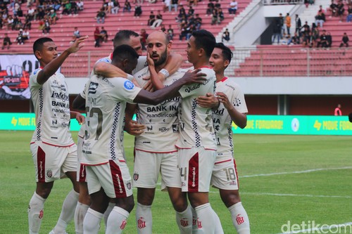 Laga PSS Sleman vs Bali United di Stadion Maguwoharjo Sleman, Jumat (3/11/2023) sore.
