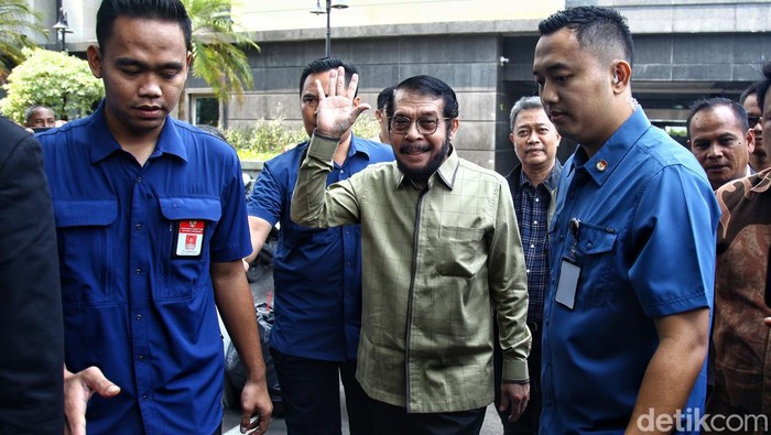 Lagi, Anwar Usman Kembali Jalani Sidang MKMK MKMK kembali menggelar sidang dengan terlapor Ketua MK Anwar Usman terkait dugaan pelanggaran etik hari ini. Persidangan digelar secara tertutup.