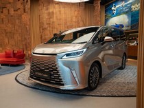 Sultan! Ada yang Beli Lexus LM350 Langsung 2 Unit: 1 buat Bisnis, 1 untuk Keluarga