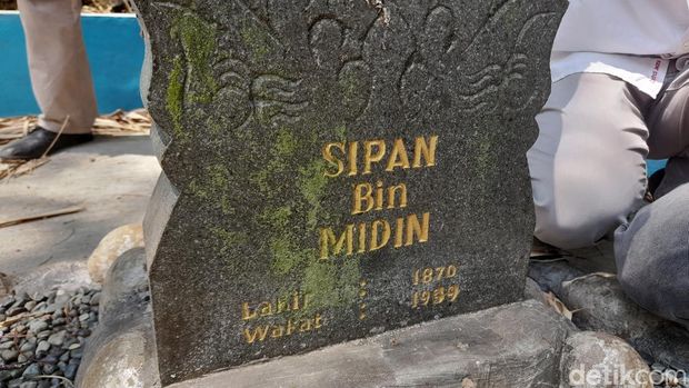 Makam Pencipta Seni Kuda Renggong Sumedang
