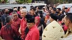Momen Khidmat Megawati Ajak Ganjar-Mahfud Ziarah ke Makam Bung Karno