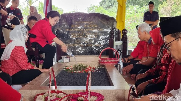 Momen Khidmat Megawati Ajak Ganjar Mahfud Ziarah Ke Makam Bung Karno