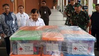 Barang bantuan ini digalang oleh PMI melalui donasi dari berbagai kalangan masyarakat. 