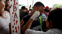 Pemandangan mengerikan itu merupakan pertanda akan keputusasaan para migran. Pasalnya, mereka terjebak di kota Huixtla dan Tapachula selama berbulan-bulan. Para migran dibiarkan terlantar dan kelaparan hingga klaim suaka dan visa mereka rampung diproses.  