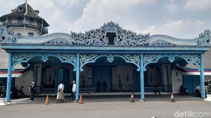 Para jemaah Haul Ali bin Muhammad Al-Habsyi yang berkunjung ke Keraton Solo, Jumat (3/11/2023).