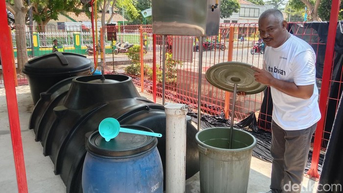 Pedagang dan kompor gas metana dari gasi pengolahan biodigester berbasis MLO program CSR PT Polytama Propindo