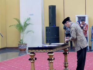 Menkes Lantik Dokter Supriyanto RSUD Tulungagung Jadi Dirut RSCM Jakarta