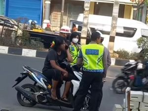 Pria Depok yang Viral Rebahan di Motor Ditilang Polisi, Motor Disita!