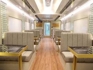 Penampakan Kereta Makan Nuansa Suite Class