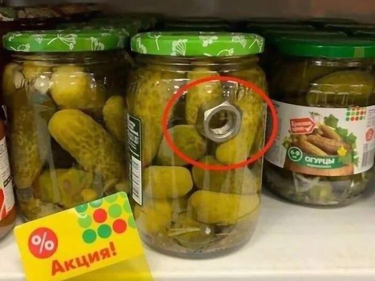 10 Penemuan Benda Aneh Dalam Makanan Bikin Nafsu Makan Hilang