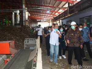 Mahendra Beri Tenggat Pengelola TPST Kesiman Tuntaskan Sampah Akhir Tahun