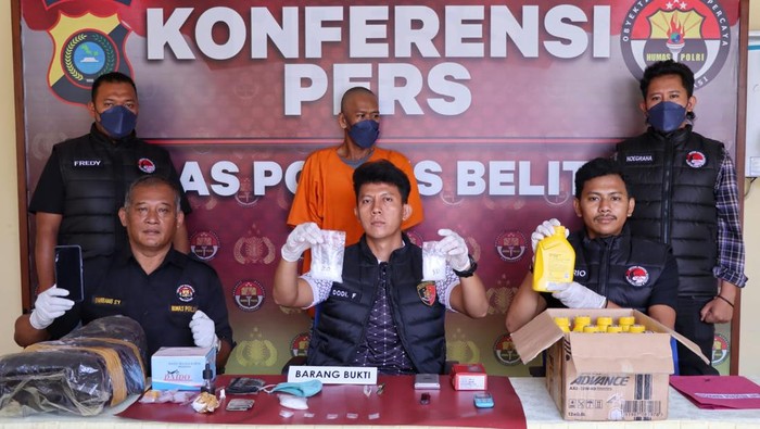 Polres Belitung tangkap kurir sabu jaringan Suherman di Babel.