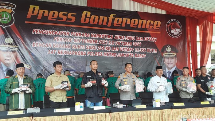 Polres Jakbar membongkar kasus narkoba jaringan internasional sepanjang September hingga Oktober 2023. (Annisa/detikcom)