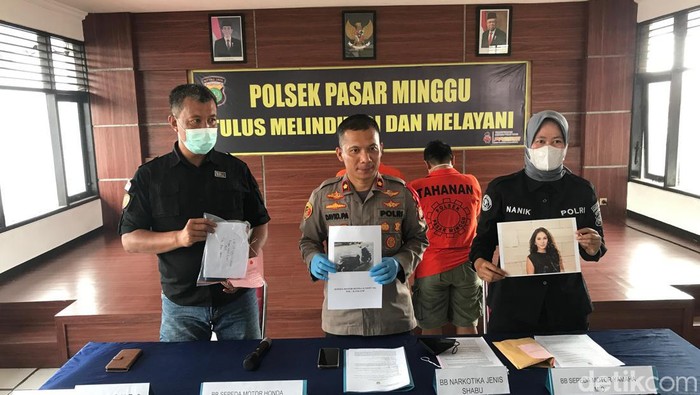 Polsek Pasar Minggu menanangkap pencuri motor milik artis Nova Eliza