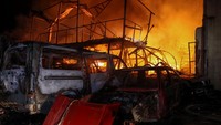 Gubernur wilayah Kharkiv Oleh Synehubov, menulis di Telegram, mengatakan serangan itu menargetkan infrastruktur sipil di kota tersebut, di timur laut Ukraina, dan juga menyerang sebuah wilayah di daerah tersebut. REUTERS/Yevhen Titov
