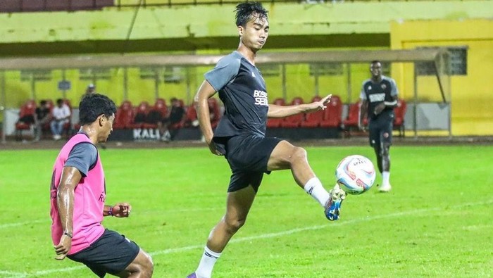 PSM Makassar latihan di Stadion Gelora BJ Habibie, Parepare jelang melawan Persija Jakarta.