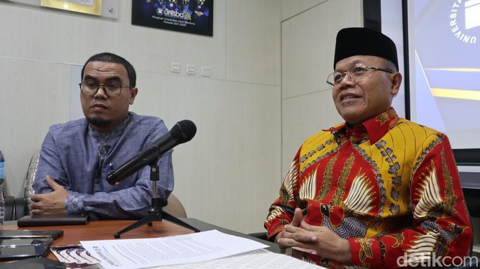 Rektor Unisba Edi Setiadi