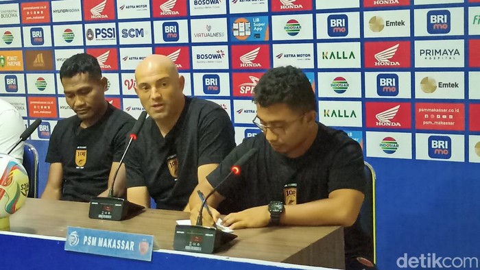 Safrudin Tahar dan pelatih Bernardo Tavares pada sesi Jumpa pers jelang laga PSM Makassar Vs Persija Jakarta.