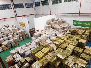 Puluhan Kontainer PMI Tertahan di Pelabuhan Semarang, Ternyata Ini Sebabnya