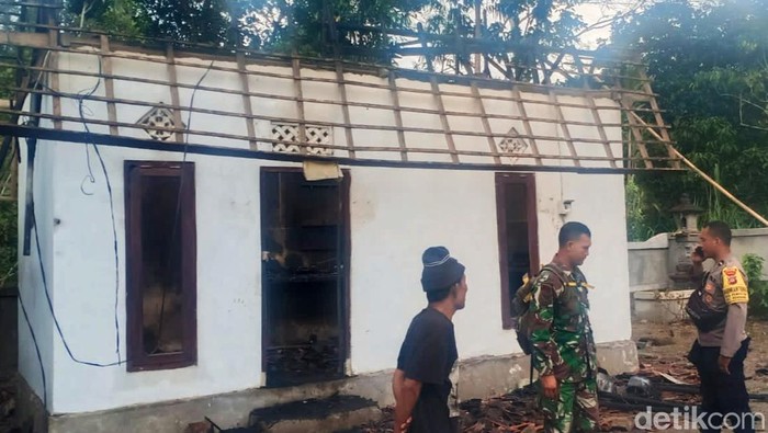 Satu rumah di Karangasem terbakar, Jumat (3/11/2023).