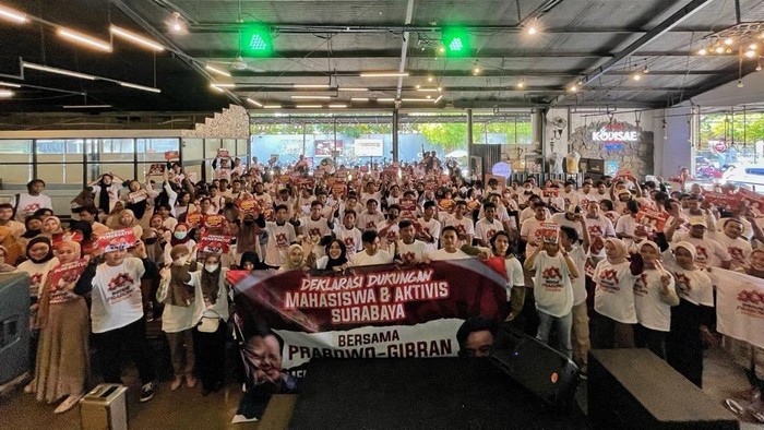Sejumlah mahasiswa dan aktivis se-Jawa Timur mendeklarasikan dukungan kepada pasangan Prabowo Subianto dan Gibran Rakabuming Raka untuk Pilpres 2024. (dok Ist)
