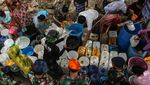 Semringah Anak-anak Takalar Ikut Ambil Bantuan Air Bersih
