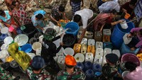 TNI Angkatan Udara (AU) melalui Lanud Sultan Hasanuddin bekerja sama dengan BPBD dan Dinas PU setempat menyalurkan bantuan sekitar 10 ribu liter air bersih kepada warga di daerah itu yang terdampak kekeringan akibat kemarau.  