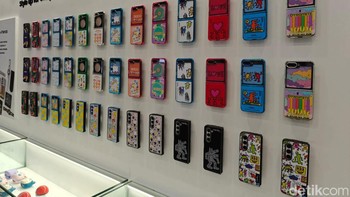 co-friends sendiri merupakan aksesoris untuk device andalan kamu yang mengandung minimal 40% Post Consumer Material (PCM) dan mengadopsi desain yang unik. Membuat kamu bisa memiliki kepedulian terhadap alam sembari bebas mengekspresikan diri dengan deretan desain aksesoris yang trendy. Foto: Adi Fida Rahman/detikINET