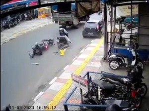 Viral Mobil Hitam Seruduk Sejumlah Motor di Lembang KBB