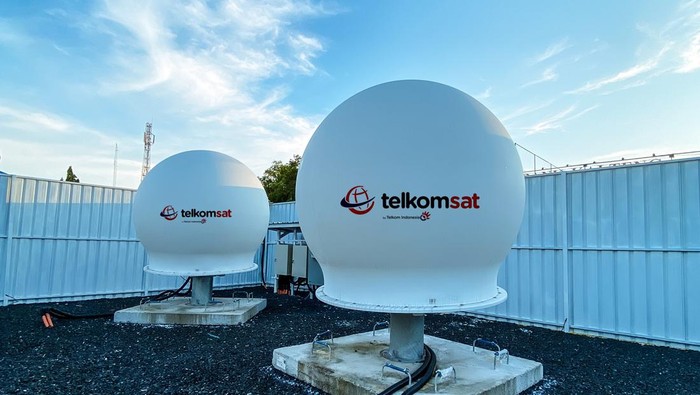 Telkom menghadirkan layanan internet berbasis satelit low earth orbit untuk mengatasi kesenjangan digital di Indonesia.