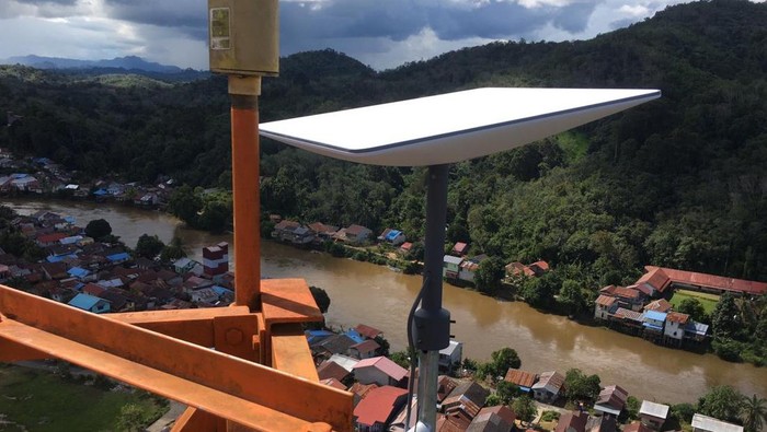 Telkom menghadirkan layanan internet berbasis satelit low earth orbit untuk mengatasi kesenjangan digital di Indonesia.