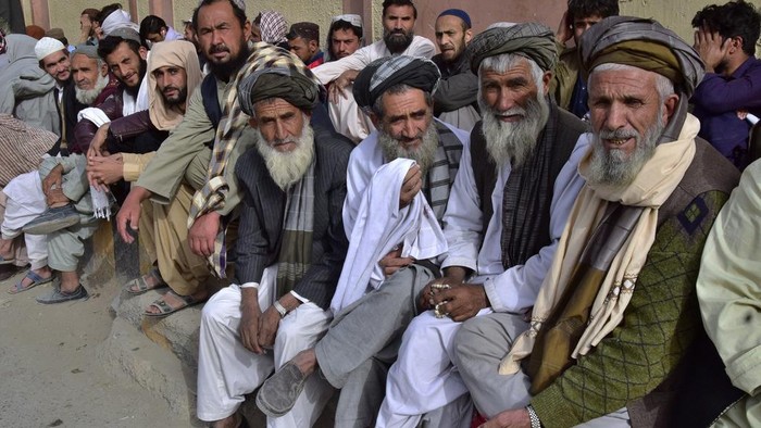 Afghan immigrants wait for their turn outside the Afghan consulate in Quetta, Pakistan, Thursday, Nov. 2, 2023, to get travel document for returning their homeland. Major international aid agencies warned of chaotic and desperate scenes among Afghans who have returned from Pakistan, where security forces are detaining and deporting undocumented or unregistered foreigners. (AP Photo/Arshad Butt)