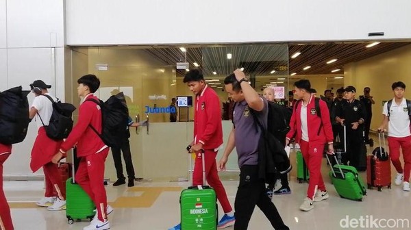 Potret Kedatangan Timnas U-17 Indonesia di Surabaya