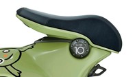 Vespa 946 10° Anniversario jadi koleksi pertama dari project untuk 12 tahun mendatang, dengan edisi tahunan terbaru yang terinspirasi dari horoskop lunar di tahun tersebut. Foto: Dok. Vespa Indonesia