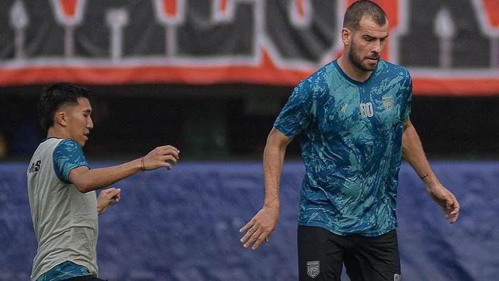 Wiljan Pluim pada sesi latihan jelang duel Borneo FC Vs Persik Kediri di Stadion Segiri, Samarinda.