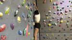 Anya Geraldine Wall Climbing, Kaki Jenjang Jadi Sorotan