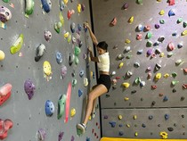 Anya Geraldine Wall Climbing, Kaki Jenjang Jadi Sorotan