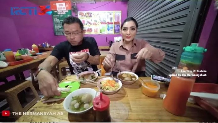 Ashanty Rayakan Ulang Tahun yang ke-40 Pakai Kue Berhias Bunga