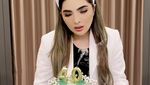 Ashanty Rayakan Ulang Tahun yang ke-40 Pakai Kue Berhias Bunga