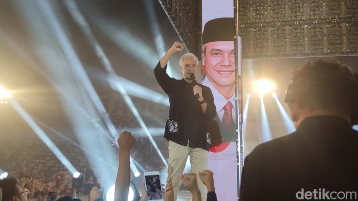 Capres Ganjar Pranowo saat orasi di TPD Ganjar-Mahfud Jateng, Sabtu (4/11/2023)