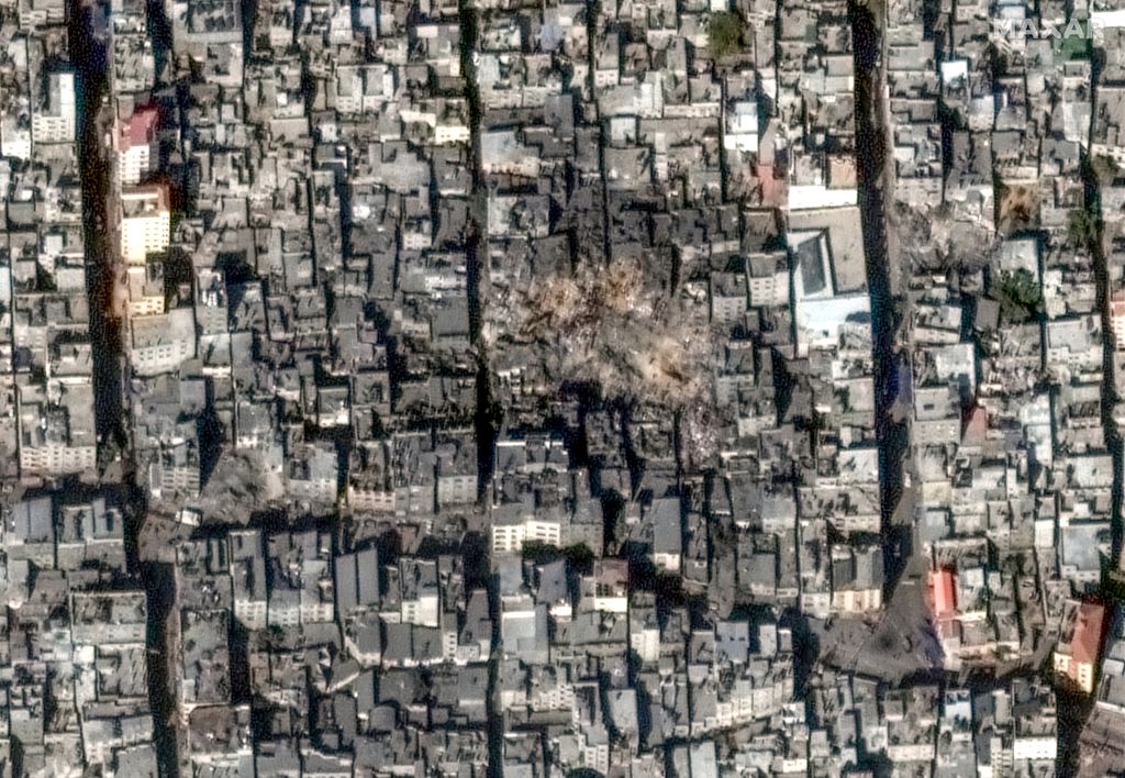 Citra satelit menunjukkan gambaran Jabalia pasca ledakan, 1 November 2023. (Maxar Technologies/Handout via REUTERS)